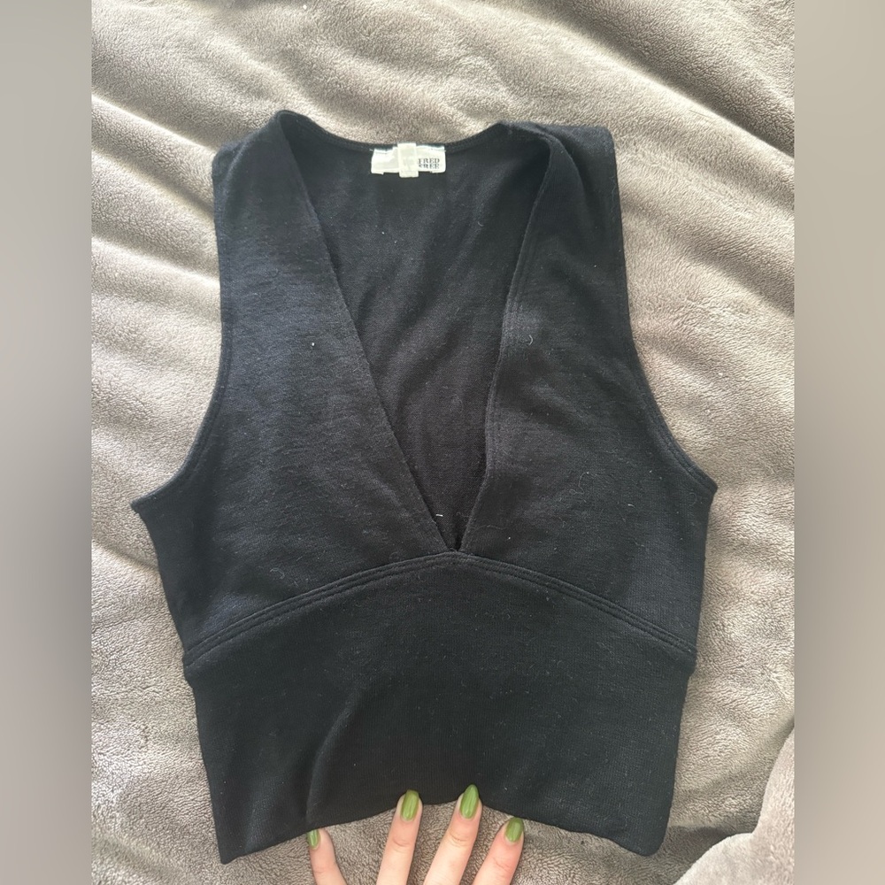 Wilfred Free Black Sleeveless V-Neck Top
